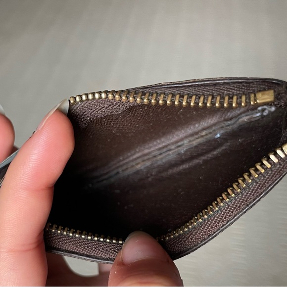 Louis Vuitton key pouch - Picture 6 of 8